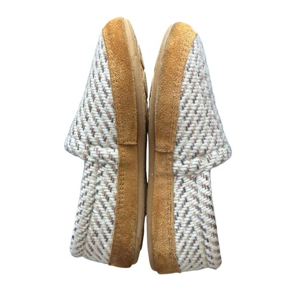 Acorn Patterned Moccasin Slipper Size 9 1/2-10 1/2 - Picture 6 of 12